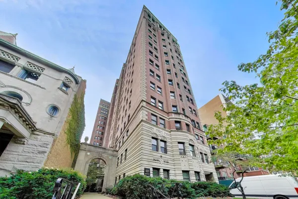 $645,000 | 431 West Oakdale Avenue, Unit 14A, Chicago, IL 60657