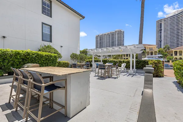 $2,595 | 17900 Northeast 31st Court, Unit 3117, Aventura, FL 33160