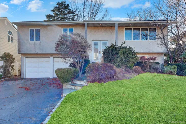 $825,000 | 2988 Bond Drive, Merrick, NY 11566
