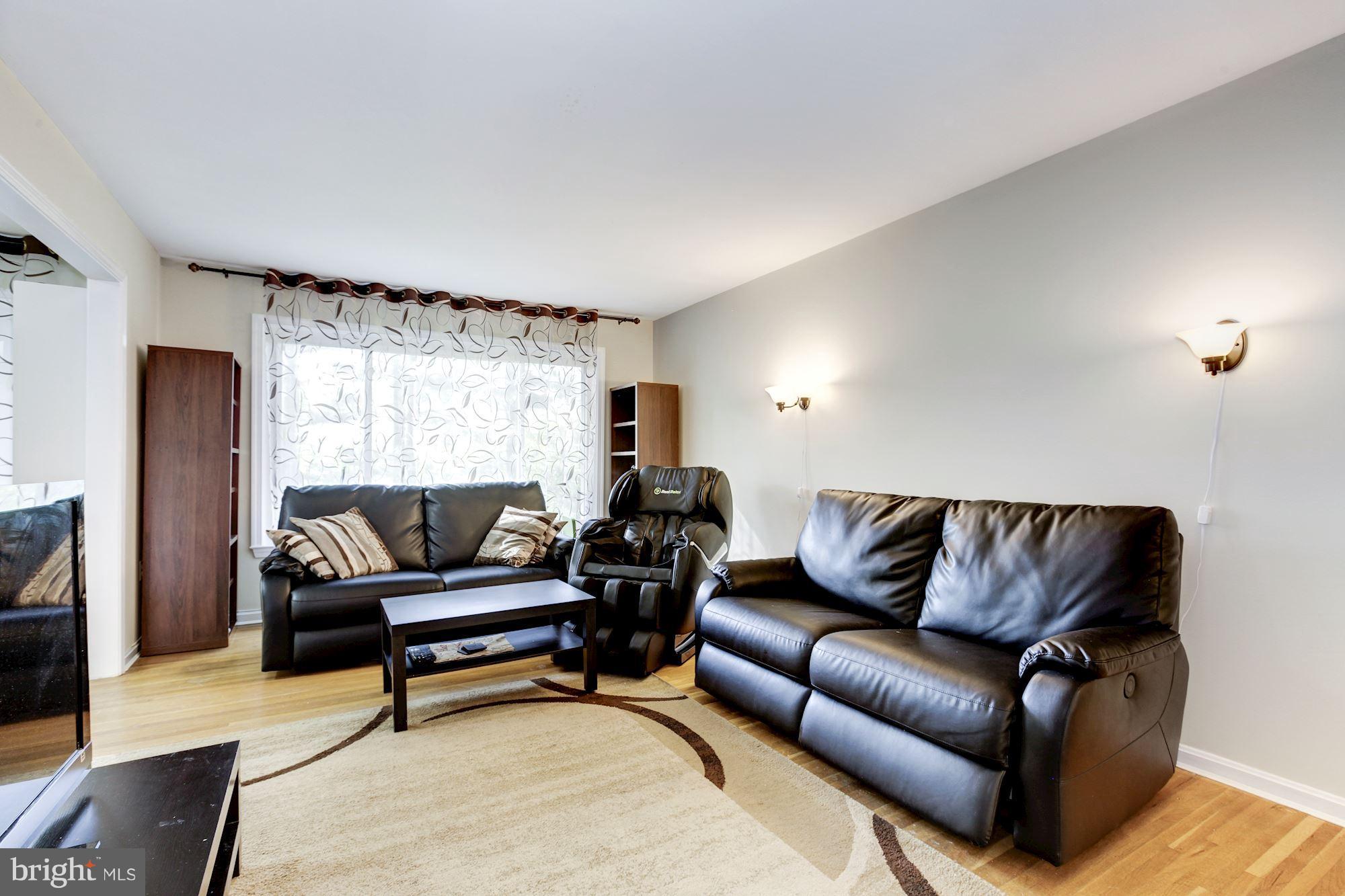 3 Locksley Court Silver Spring, MD 20904 - Photo 2 of 29 Living Room