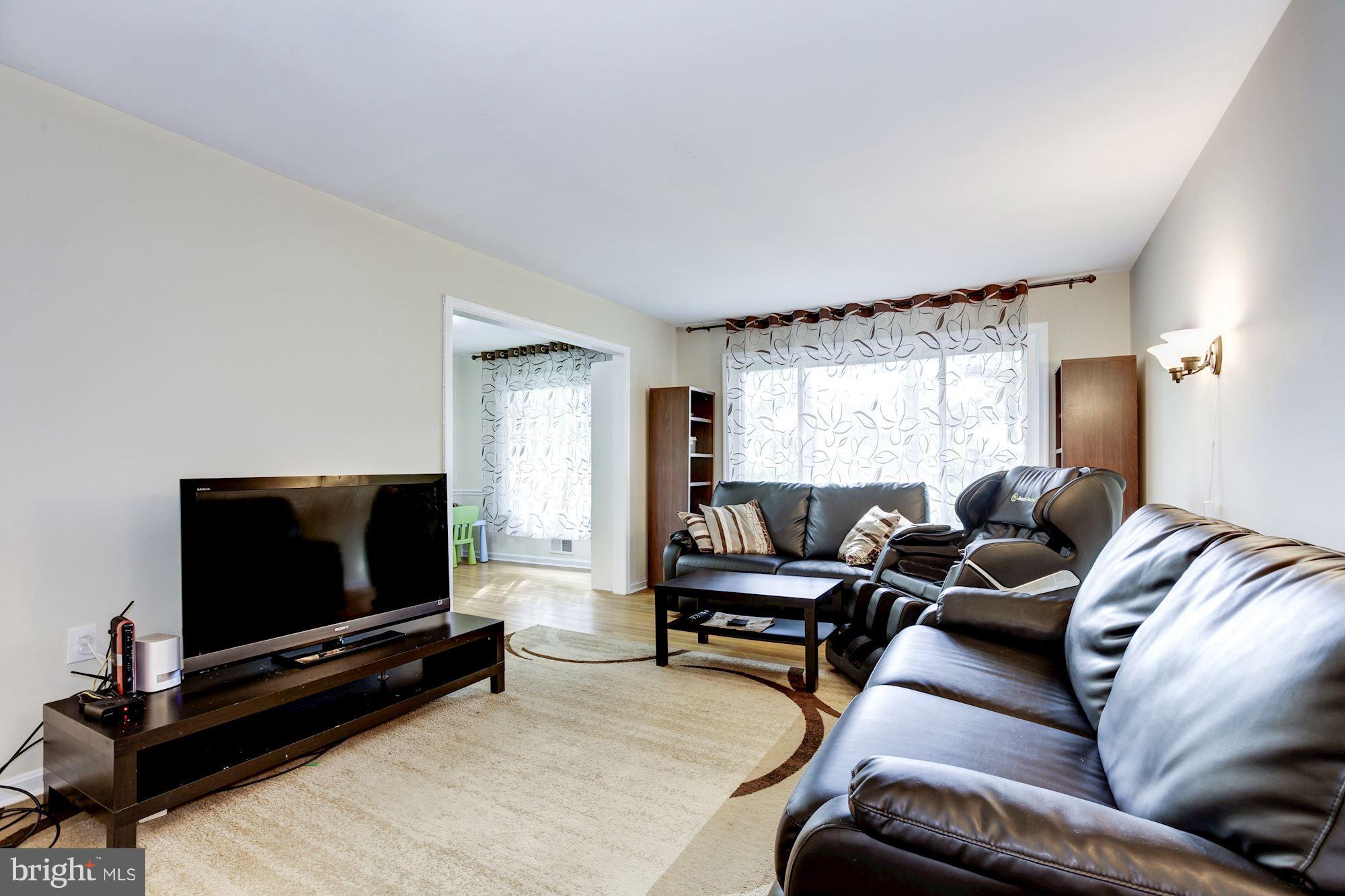 3 Locksley Court Silver Spring, MD 20904 - Photo 3 of 29 Living Room