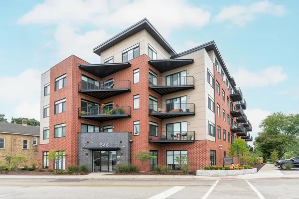 $2,819 | 440 Green Bay Road, Unit 608, Highwood, IL 60040