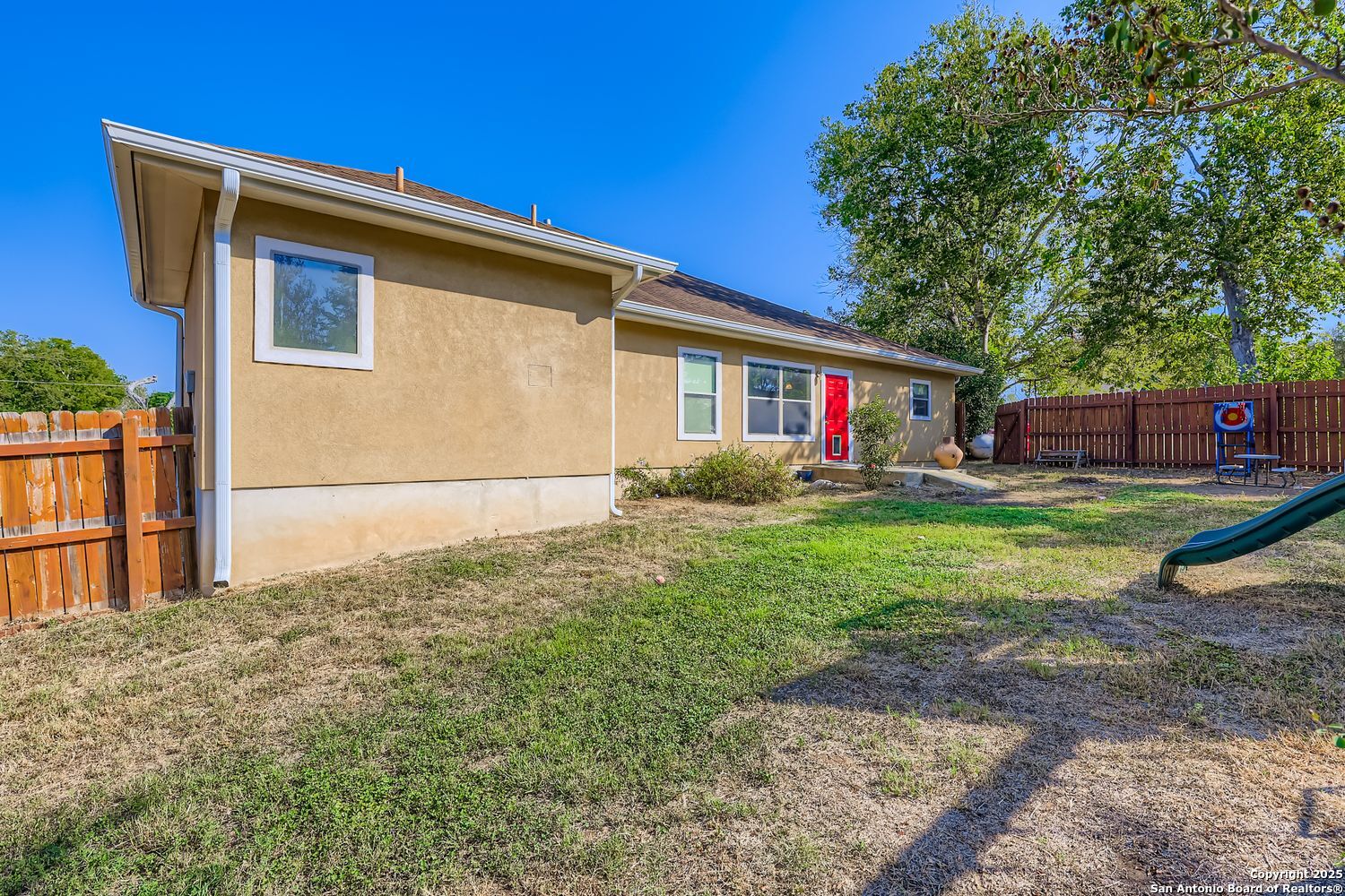 118 Santa Fe Seguin, TX 78155 - Photo 30 of 44 a view of a house with backyard and sitting area