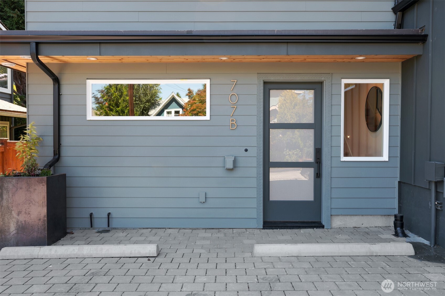 707 B North 65th Street Seattle, WA 98103 - Photo 1 of 28 Gallery Image 1