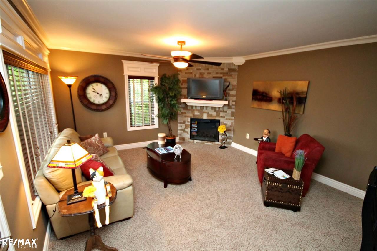 2030 Grace Avenue Rochester Hills, MI 48309 - Photo 4 of 31