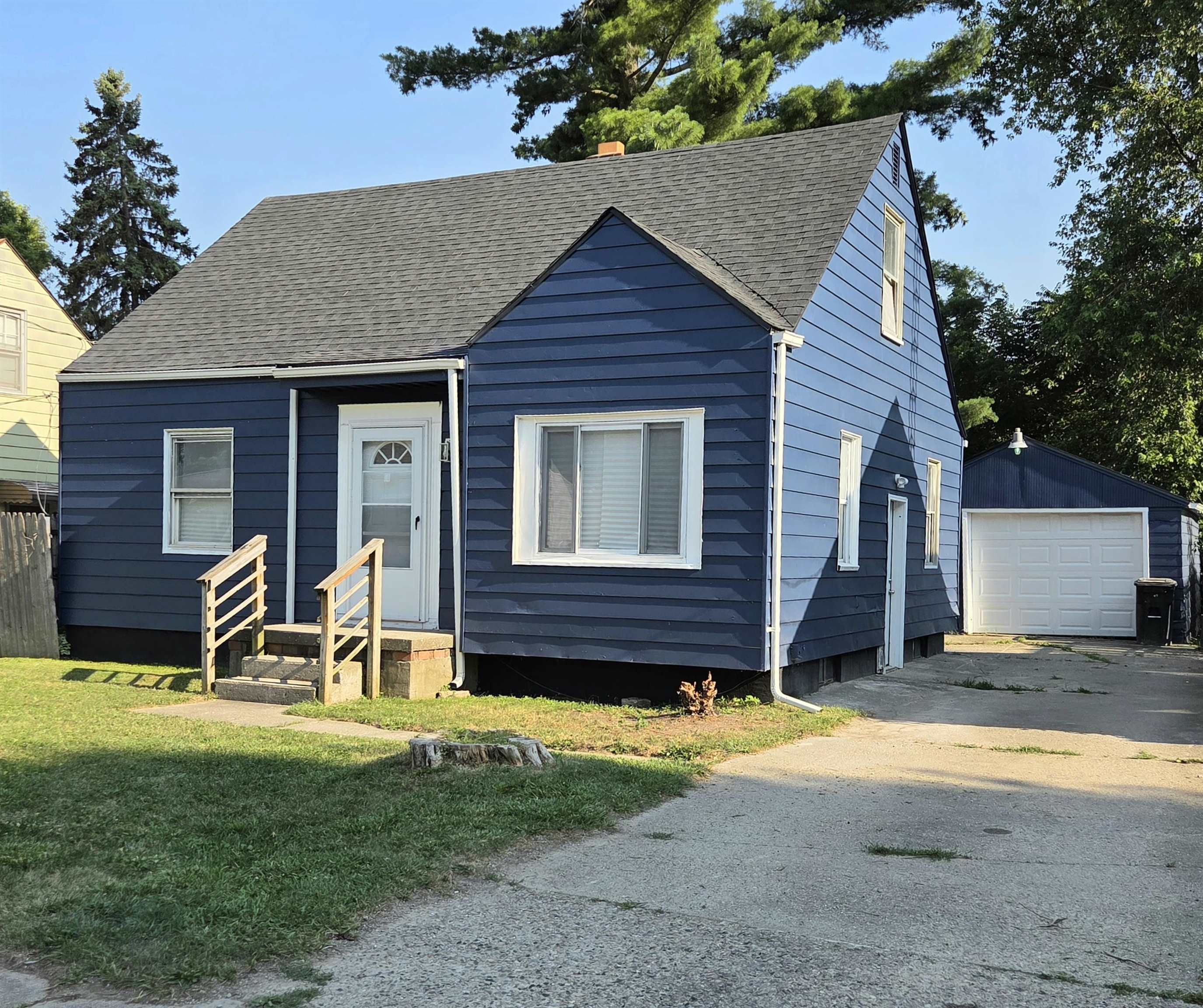 3361 Ridgeway Avenue Flint, MI 48504 - Photo 2 of 22