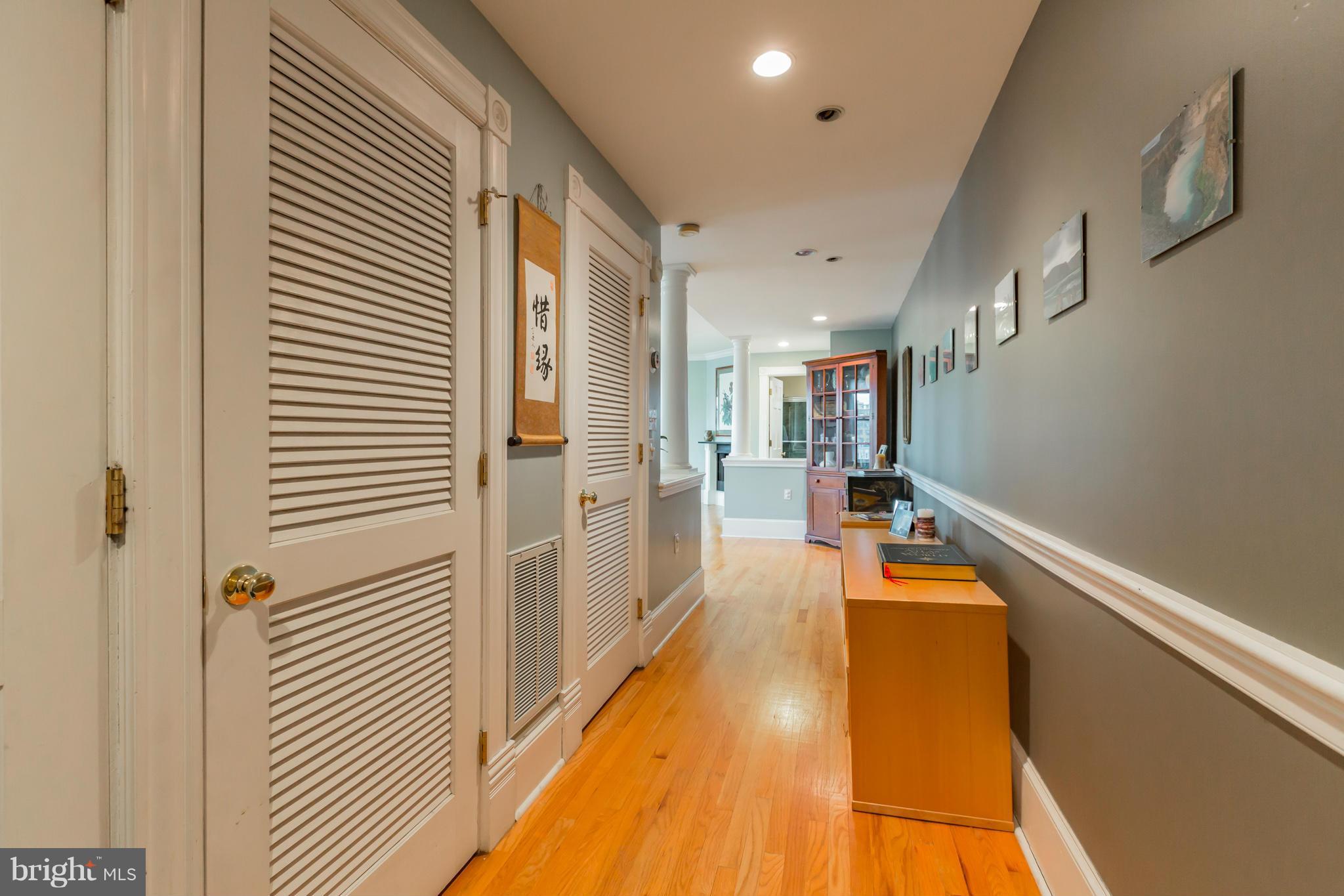 1423 R Street Northwest, Unit 404 Washington, DC 20009 - Photo 2 of 26 Foyer