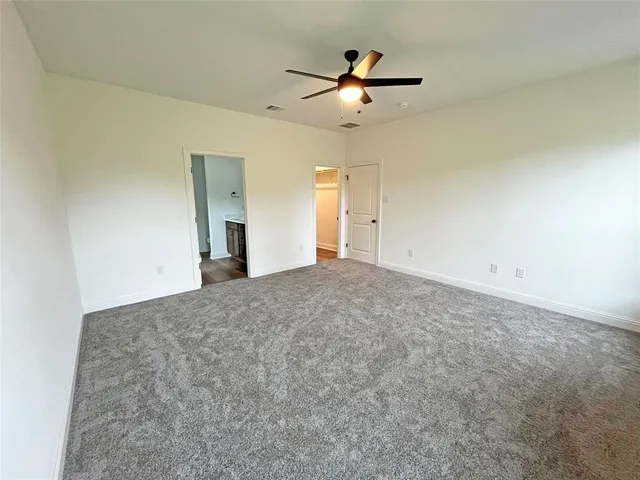 a view of a livingroom with a ceiling fan