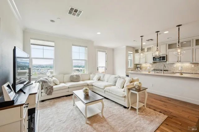 $825,000 | 303 Jacquelyn Lane, Petaluma, CA 94952