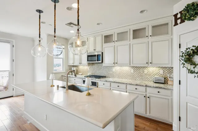 $825,000 | 303 Jacquelyn Lane, Petaluma, CA 94952