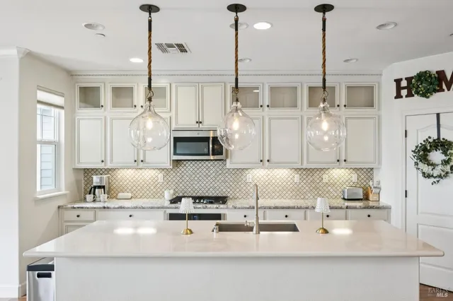 $825,000 | 303 Jacquelyn Lane, Petaluma, CA 94952