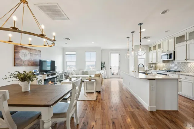 $825,000 | 303 Jacquelyn Lane, Petaluma, CA 94952