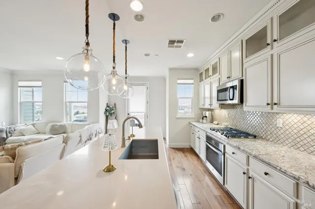 $825,000 | 303 Jacquelyn Lane, Petaluma, CA 94952