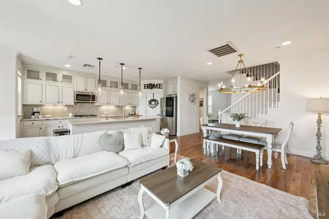 $825,000 | 303 Jacquelyn Lane, Petaluma, CA 94952