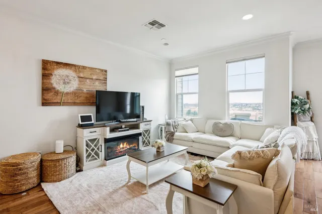 $825,000 | 303 Jacquelyn Lane, Petaluma, CA 94952