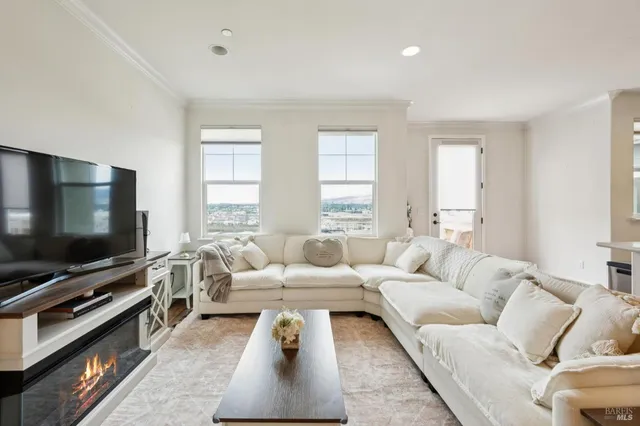 $825,000 | 303 Jacquelyn Lane, Petaluma, CA 94952