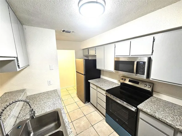 $1,550 | 3425 Republic Drive, Forest Hill, TX 76140