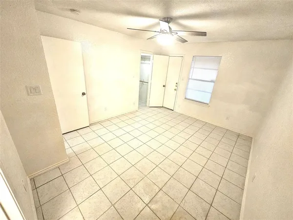 $1,600 | 3425 Republic Drive, Forest Hill, TX 76140
