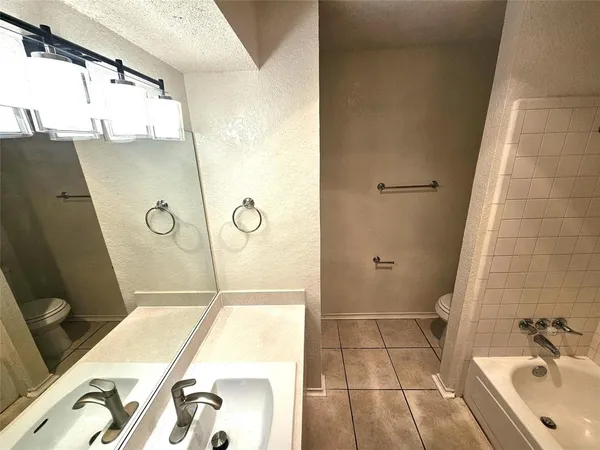 $1,600 | 3425 Republic Drive, Forest Hill, TX 76140