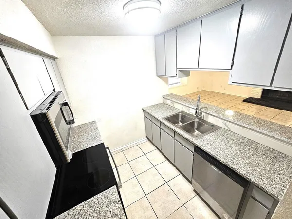 $1,600 | 3425 Republic Drive, Forest Hill, TX 76140