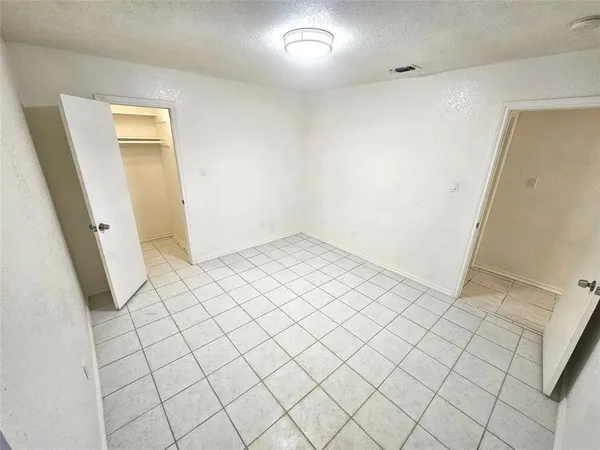 $1,600 | 3425 Republic Drive, Forest Hill, TX 76140