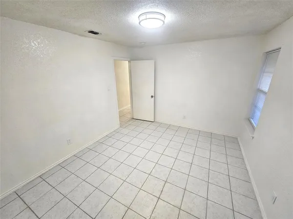 $1,600 | 3425 Republic Drive, Forest Hill, TX 76140