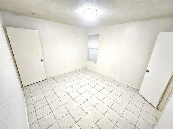 $1,600 | 3425 Republic Drive, Forest Hill, TX 76140