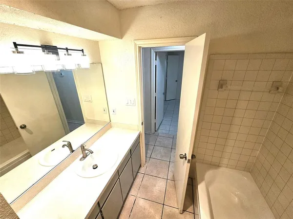 $1,600 | 3425 Republic Drive, Forest Hill, TX 76140