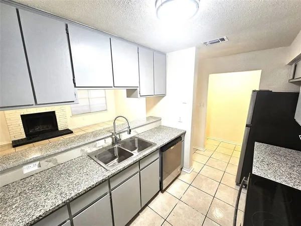 $1,600 | 3425 Republic Drive, Forest Hill, TX 76140