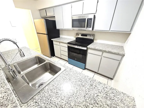 $1,600 | 3425 Republic Drive, Forest Hill, TX 76140