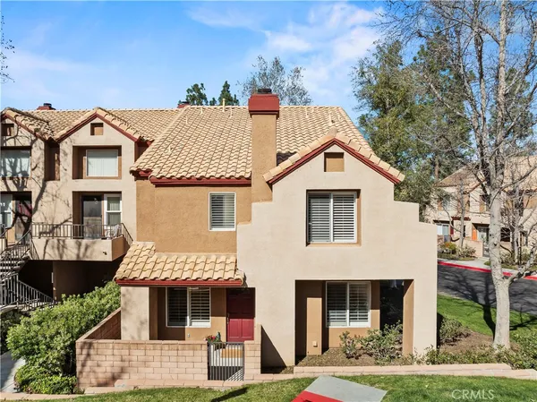 $489,999 | 22713 Copper Hill Drive, Unit 42, Saugus, CA 91350