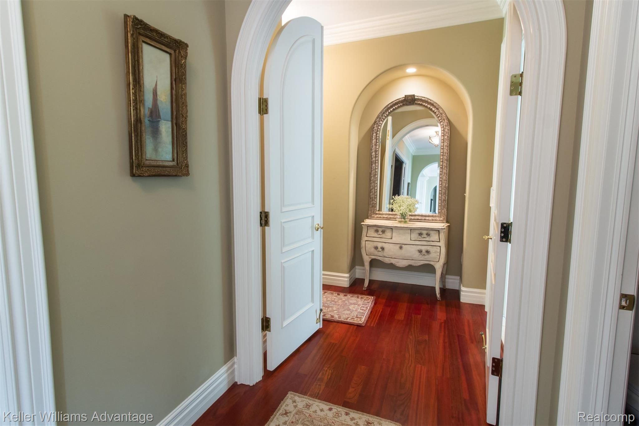 5520 Oak Bluff Road Rochester, MI 48306 - Photo 24 of 60 OakBluffRd_5520_MasterHall_01.jpg