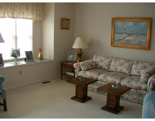 1402 Treasure Island Road, Unit 1402 Webster, MA 01570 - Photo 4 of 7 Gallery Image 4