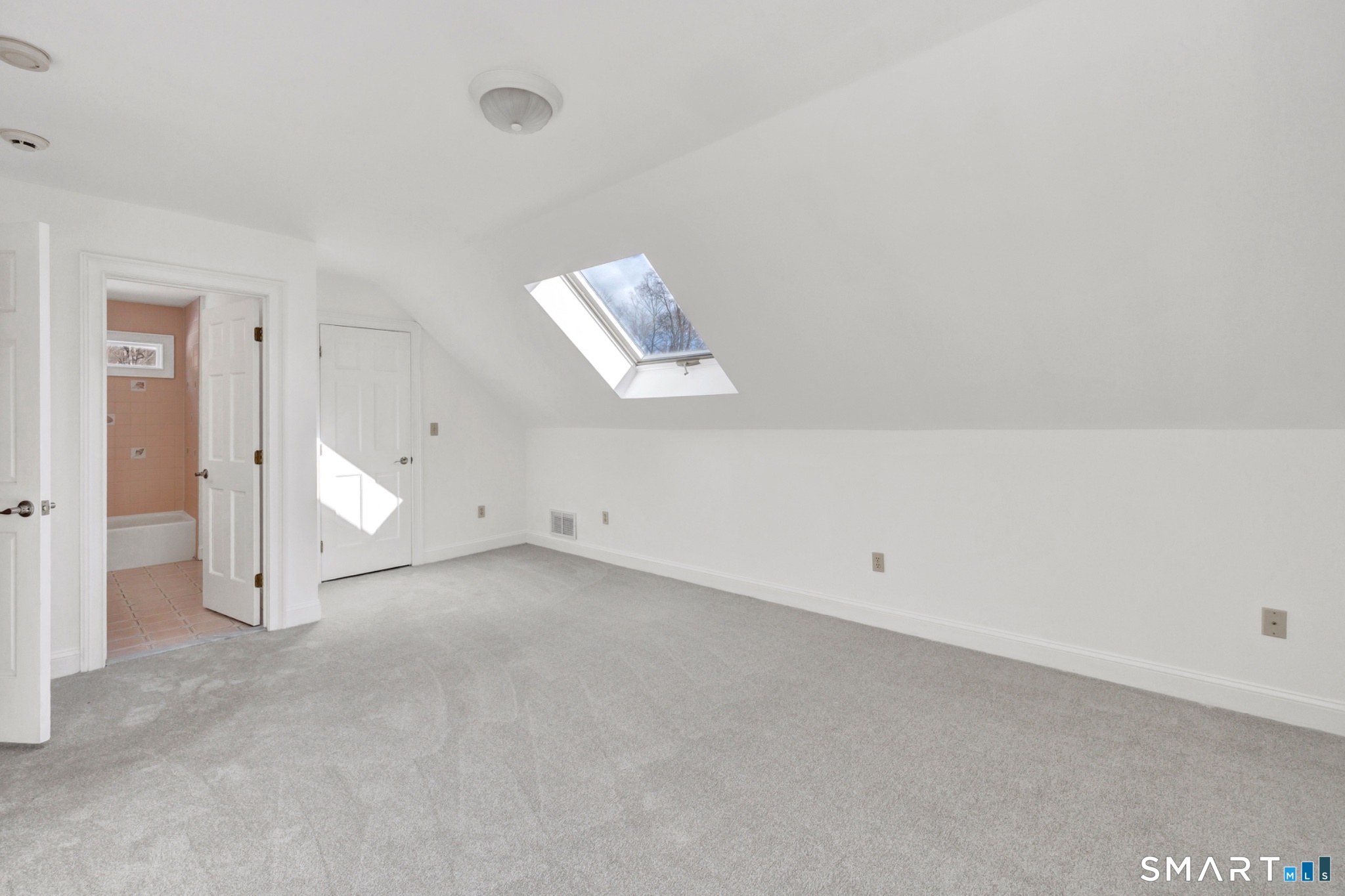 461 Amity Road Woodbridge, CT 06525 - Photo 23 of 40