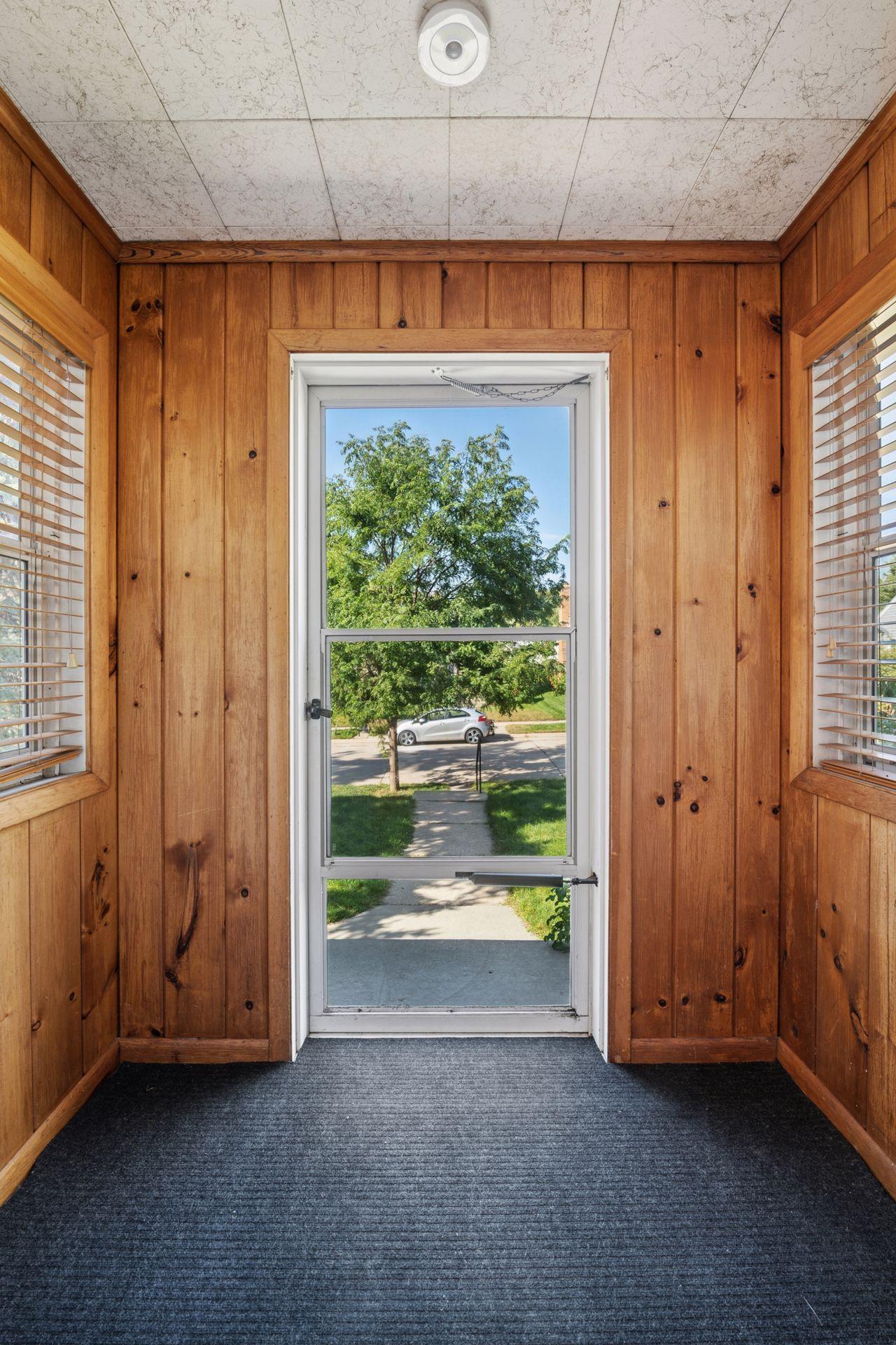 5229 29th Avenue South Minneapolis, MN 55417 - Photo 3 of 33