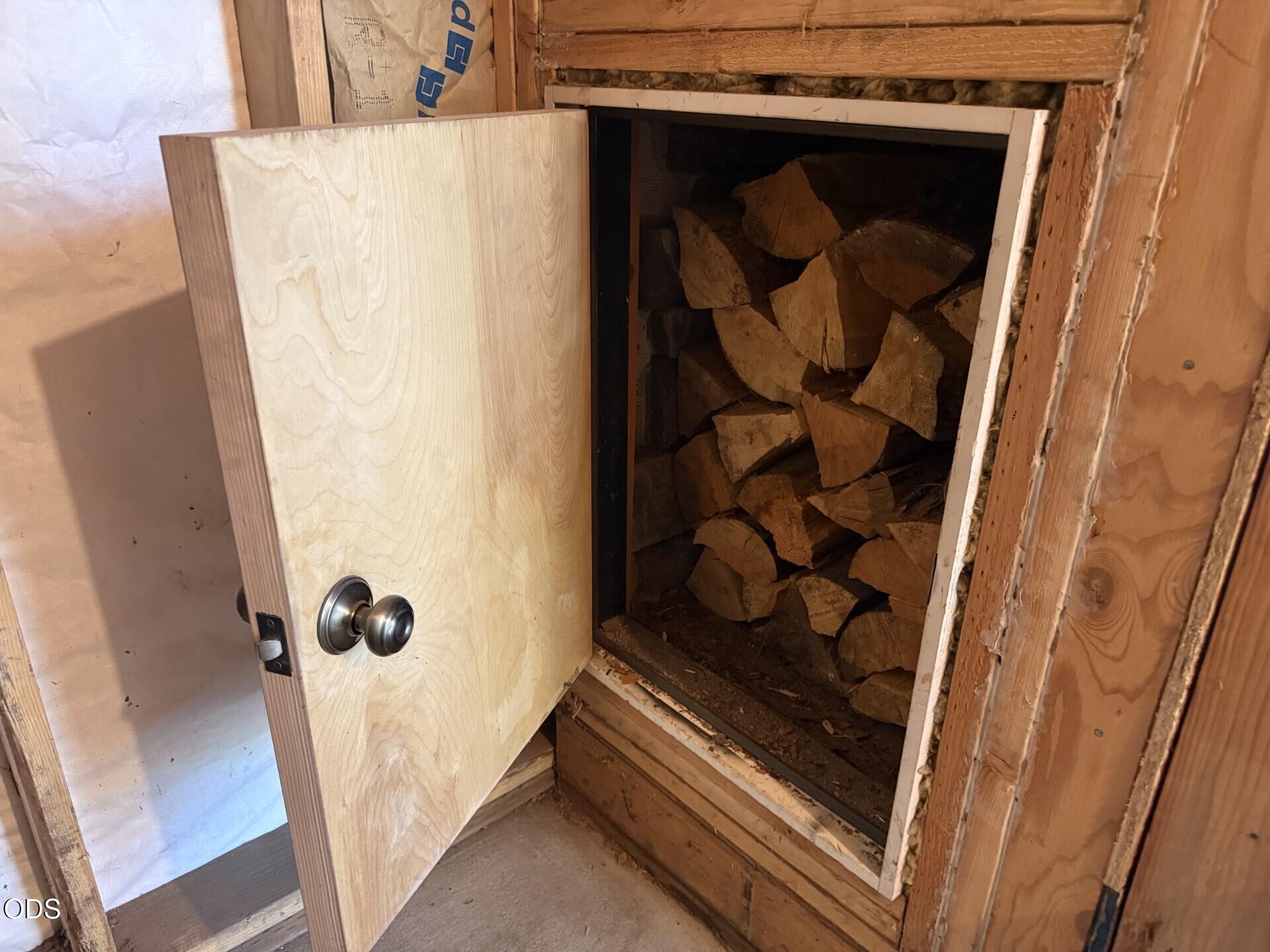 52174 Foxtail Road La Pine, OR 97739 - Photo 51 of 51 a bathroom with a mirror