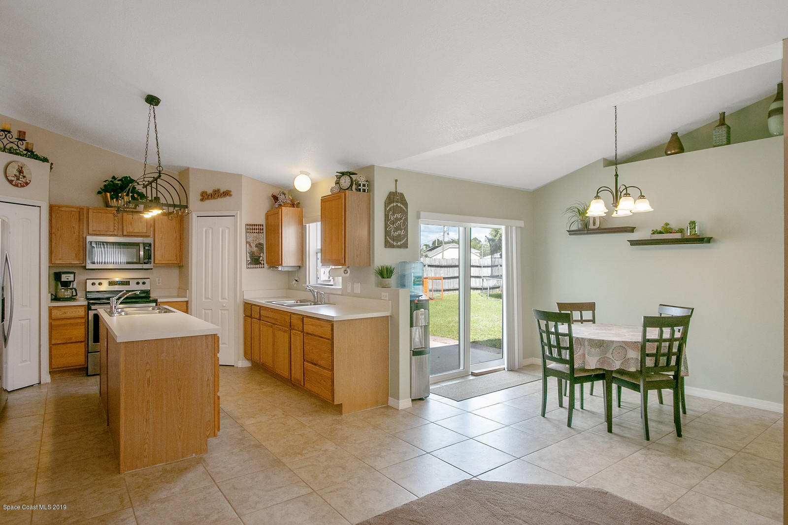 559 Nackman Road Northwest Palm Bay, FL 32907 - Photo 8 of 20 06_559nackmanrdnwpalmbay017_mls