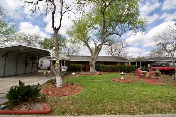 $189,000 | 1013 East Hutchinson Street, Beeville, TX 78102
