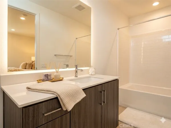 $5,500 | 211 Baluster, Irvine, CA 92618