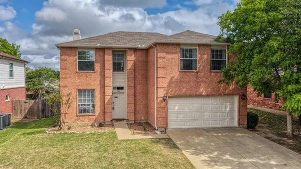 $300,000 | 540 Linacre Drive, Fort Worth, TX 76036