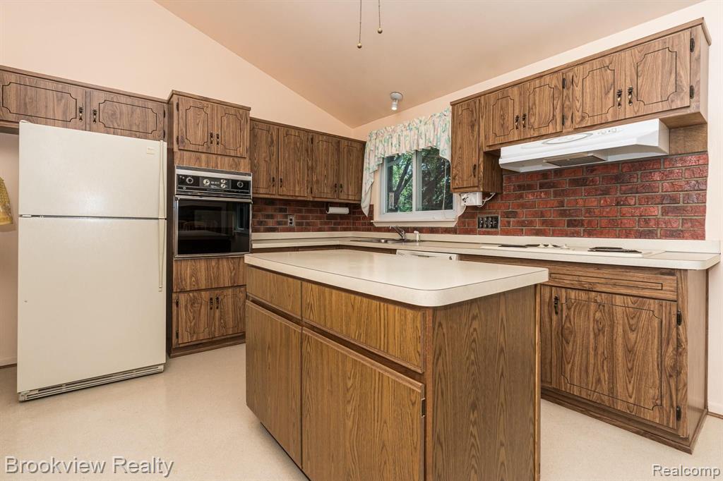 290 Donegal Drive Rochester Hills, MI 48309 - Photo 4 of 33