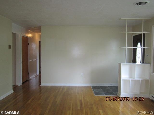 1214 West Roslyn Road Colonial Heights, VA 23834 - Photo 5 of 14 Living Room