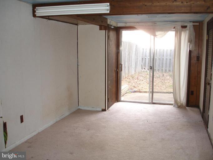 7537 Remington Road Manassas, VA 20109 - Photo 4 of 4 a view of empty room with window