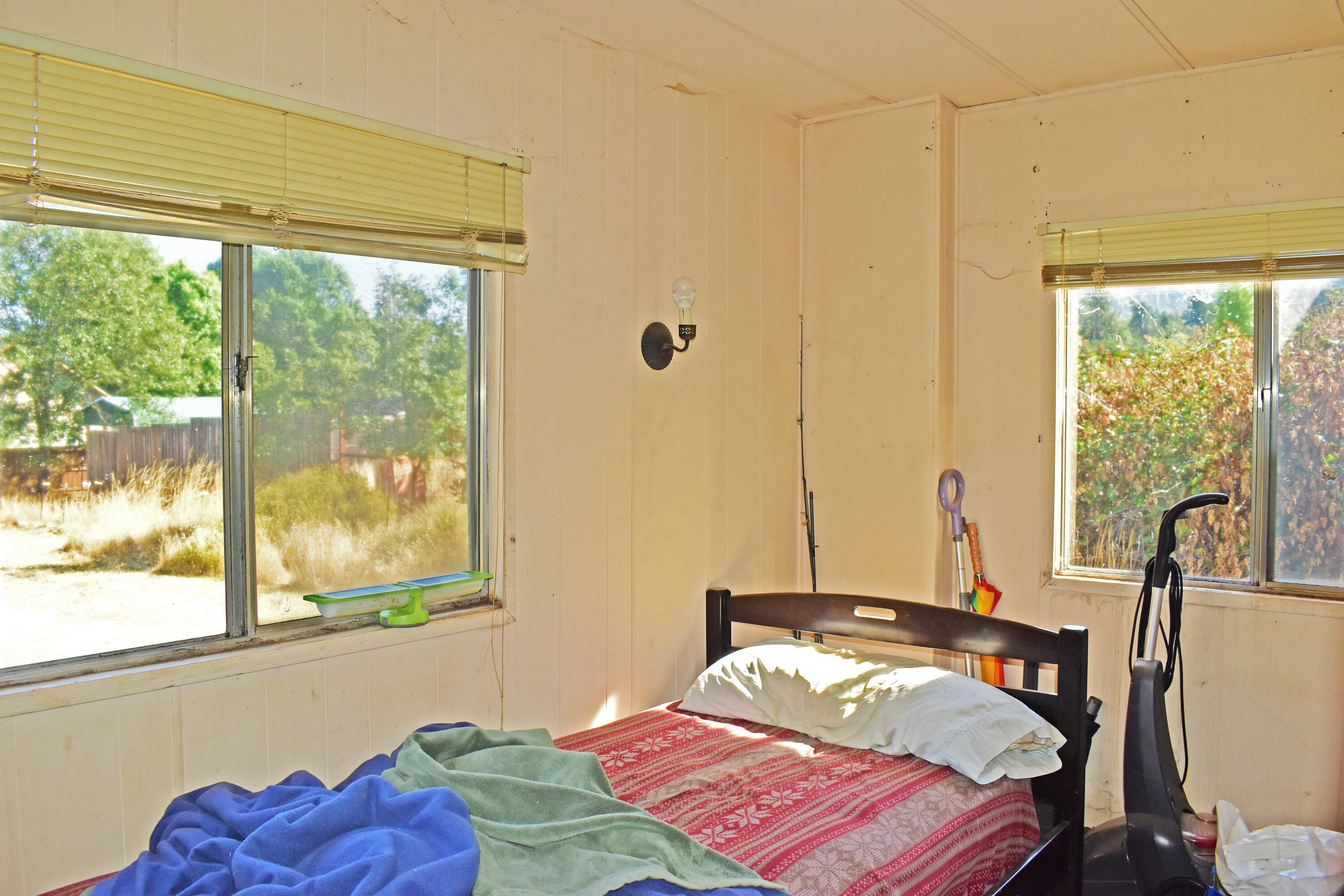 229 Walker Road Grants Pass, OR 97527 - Photo 14 of 32 DSC_0002