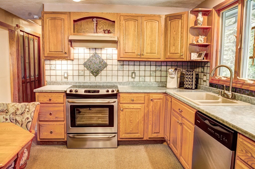 12 Reid Road Chelmsford, MA 01824 - Photo 7 of 30