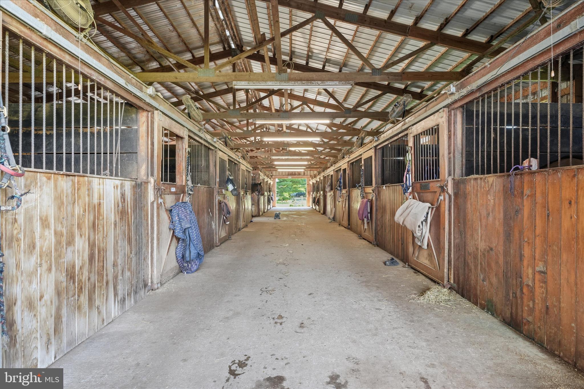 20800 Whites Ferry Road Poolesville, MD 20837 - Photo 15 of 94 Aisle Barn 1
