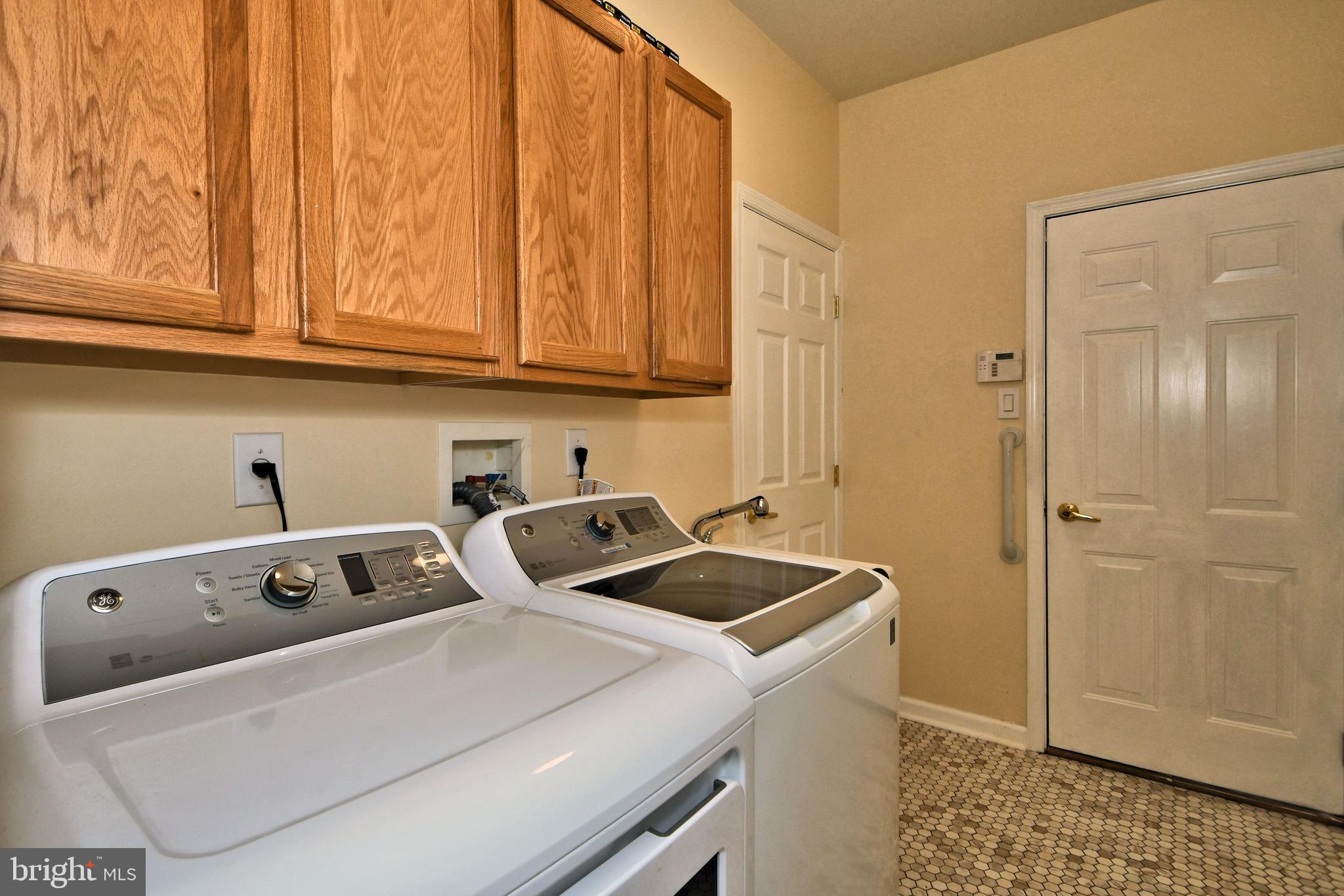 19 Bluebonnet Road Langhorne, PA 19047 - Photo 38 of 51 Laundry room with new appliances and new floor