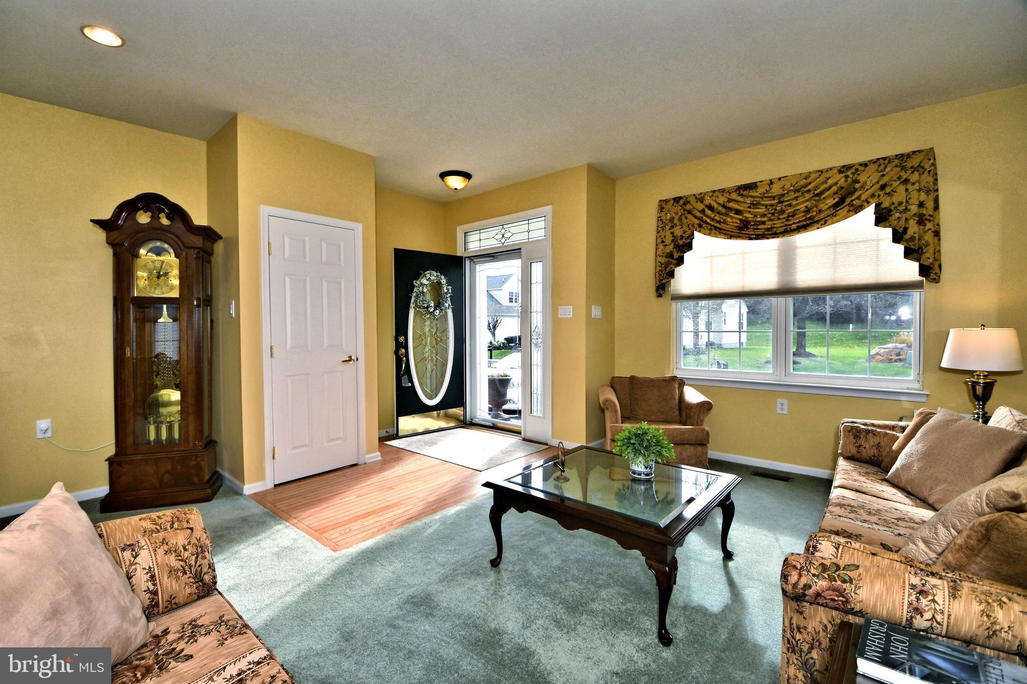 19 Bluebonnet Road Langhorne, PA 19047 - Photo 9 of 51 Living room