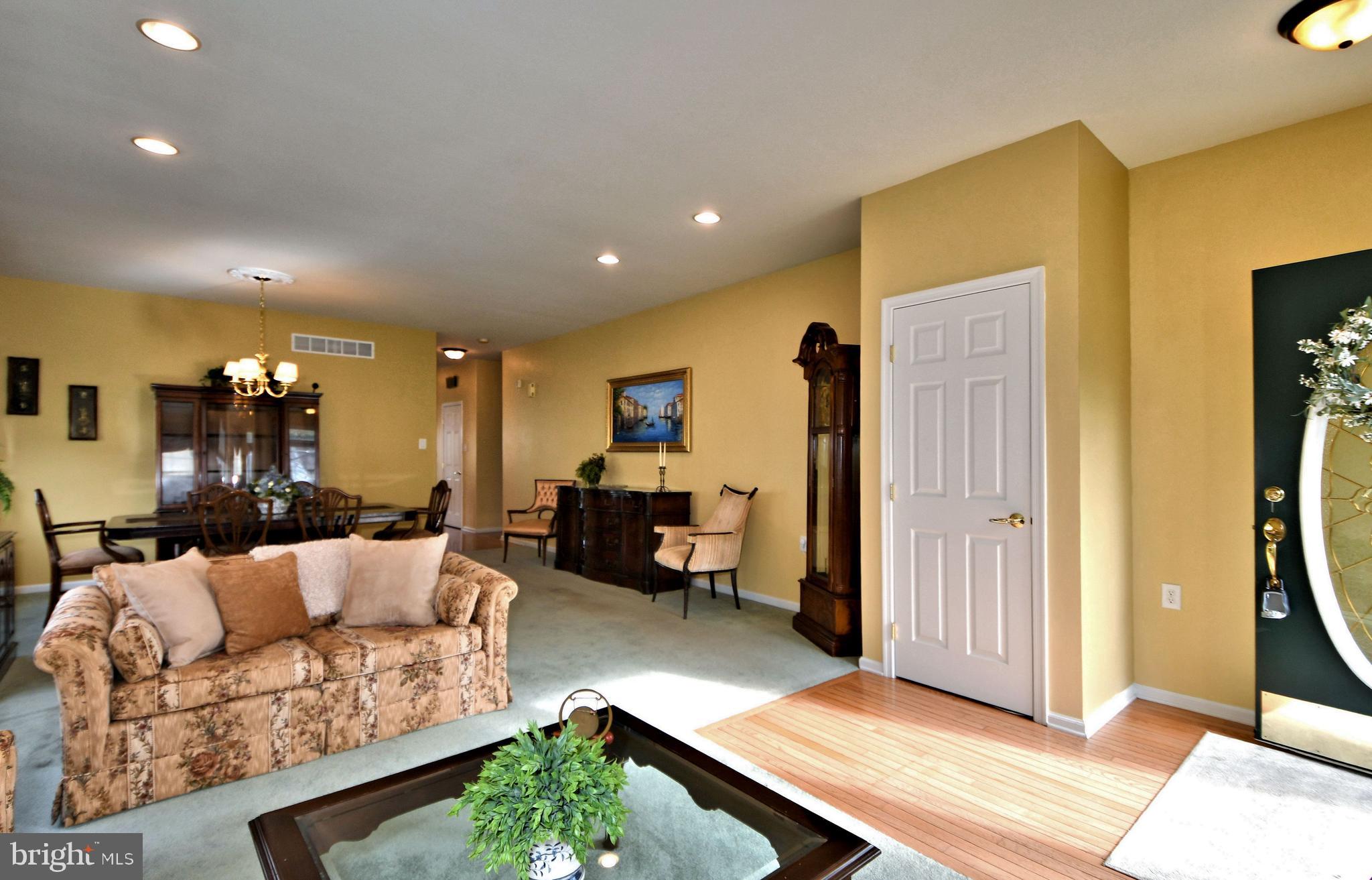 19 Bluebonnet Road Langhorne, PA 19047 - Photo 10 of 51 Living room