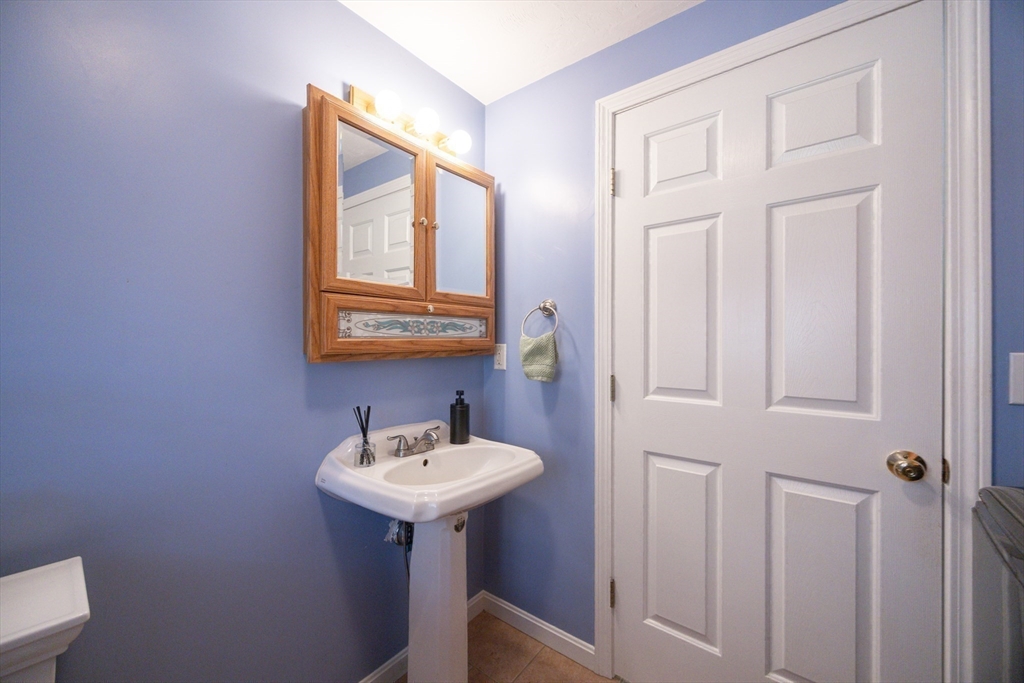 59 Old Farm Road Douglas, MA 01516 - Photo 19 of 41